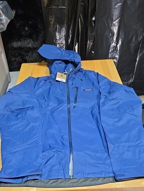 Patagonia Men's Bright Blue Hooded Raincoat